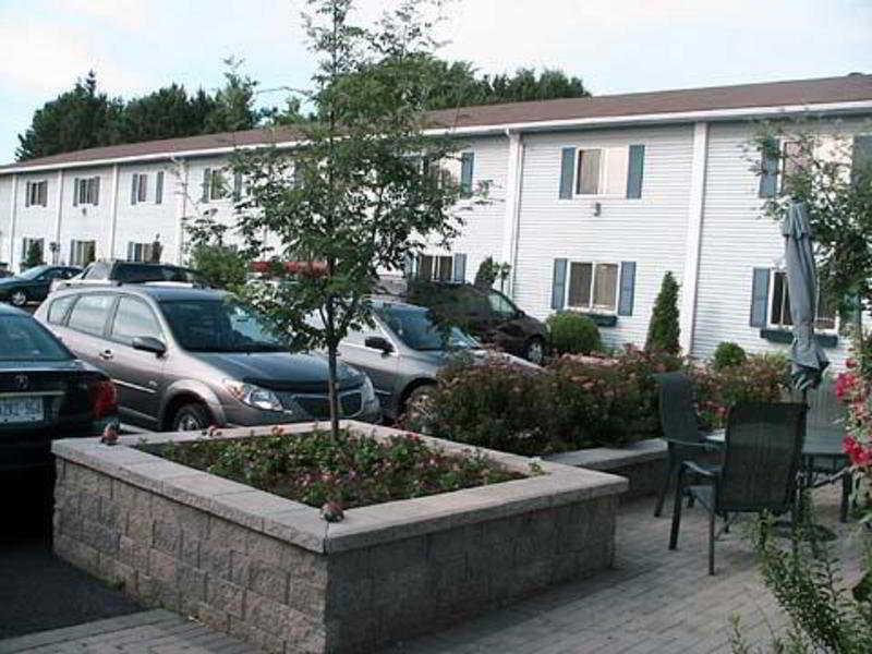 Super 8 By Wyndham Pembroke Hotel Exterior foto
