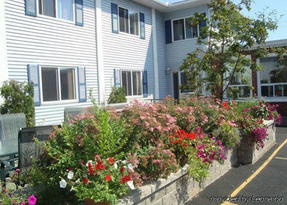 Super 8 By Wyndham Pembroke Hotel Exterior foto